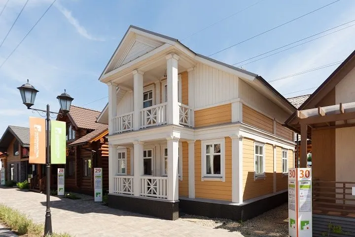 Dom wybudowany przez ABS-stroy według projektu architekta Olega Karlsona