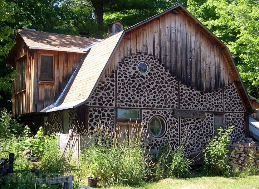 Starożytny budynek wykorzystujący technologię cordwood