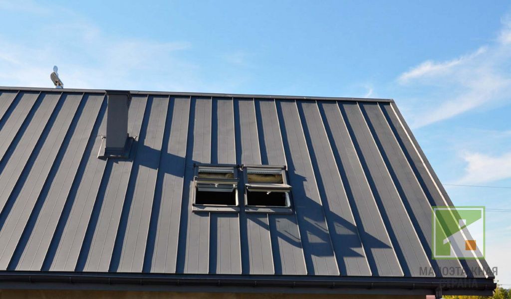 Zasady i wymagania dotyczące montażu pokryć dachowych: popularne materiały
