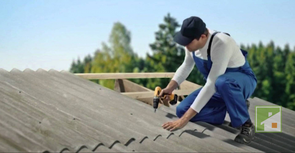 Як правильно класти хвилястий шифер на дах: технічні нюанси будівельного процесу