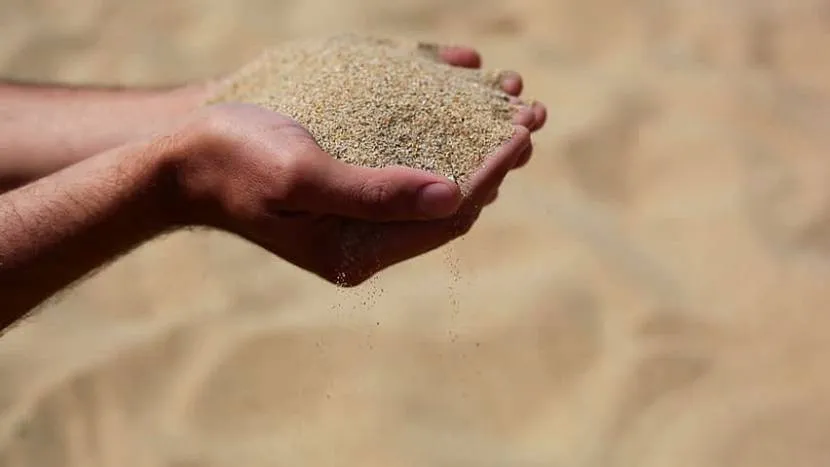 Jednym ze składników jest piasek.