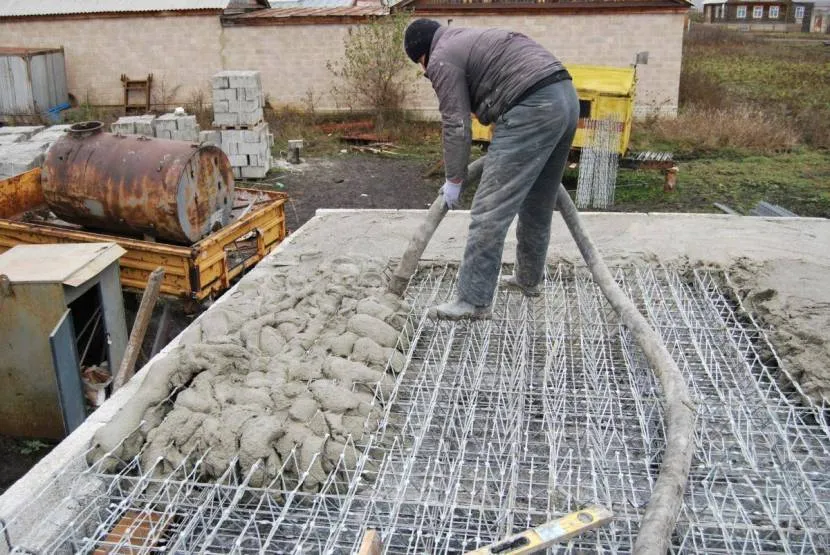 Wylewanie struktury z gęstym zbrojeniem