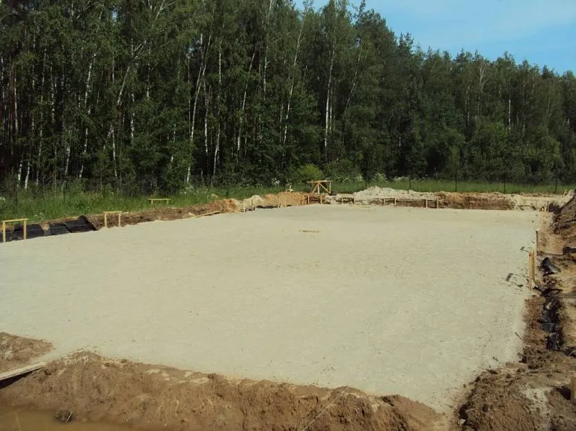 Poduszka z piasku i żwiru ochroni fundament przed pęcznieniem