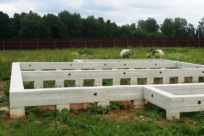 Tylko etapowa instalacja gwarantuje wysoką jakość wykonania fundamentu słupowego