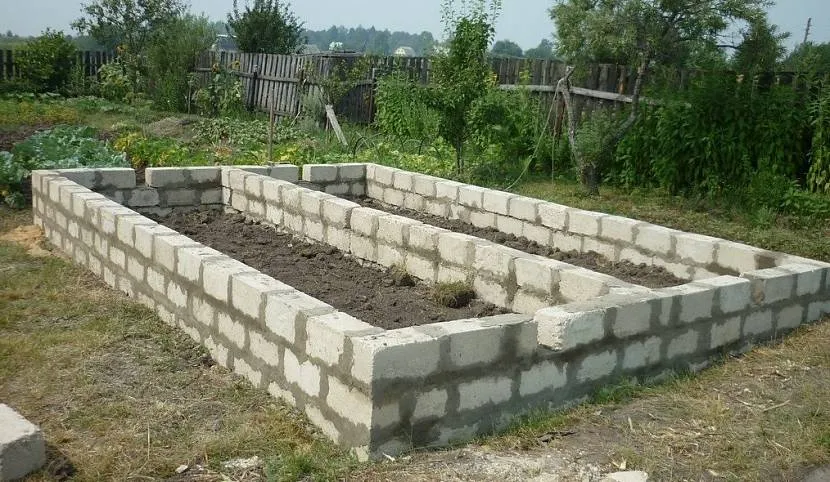 Prefabrykowany fundament z taśmy