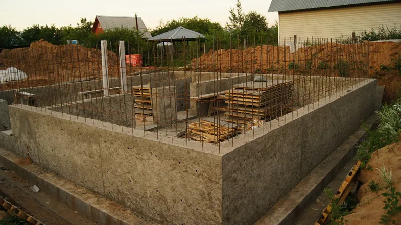 Fundament monolityczny pod dom z piwnicą