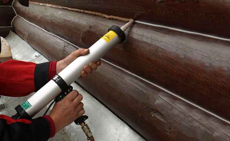 Застосування герметика для швів у дерев'яному будинку – під час внутрішніх та зовнішніх оздоблювальних робіт