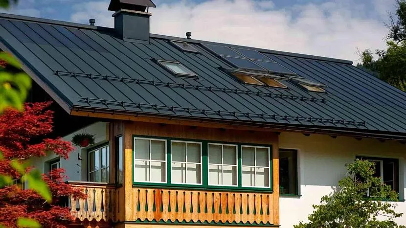 Фальцева покрівля – високоміцний та зовні привабливий варіант облаштування даху