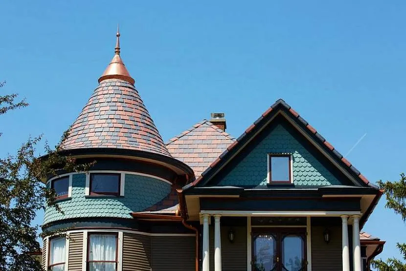 Конічні та скатні дахи на одному будинку