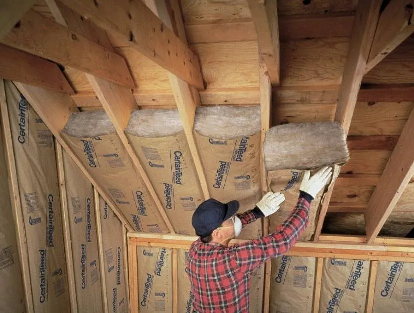 Чим складніша форма даху, тим дорожче доведеться заплатити за роботу з монтажу теплоізоляції.