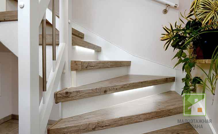 Poszycie schodów na metalowej ramie z drewnem: wybór materiału i etapy pracy
