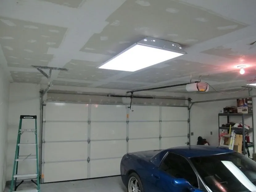 Гіпсокартонна стеля в гаражі, незабарвлена
