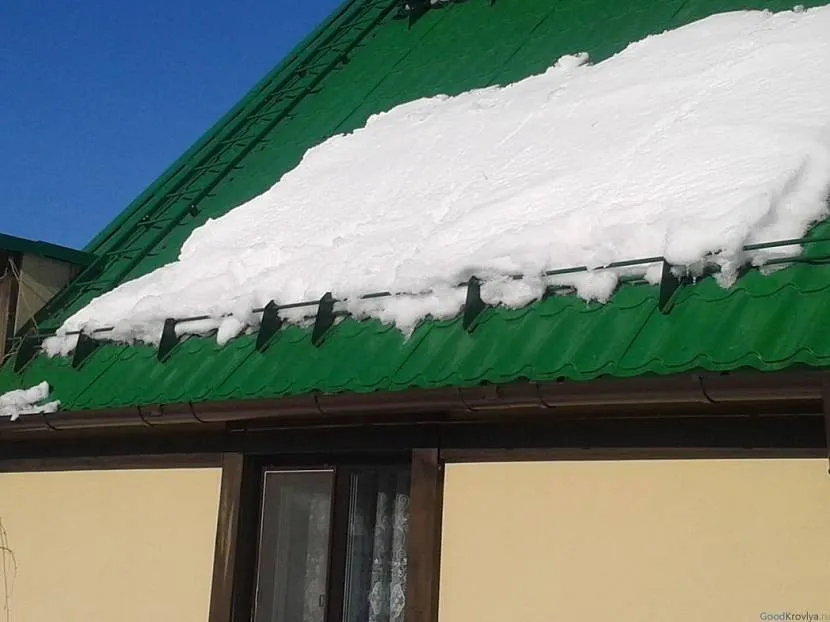 Як працюють снігозатримувачі на даху