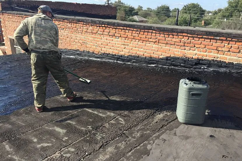 Заливка даху гідроізоляцією