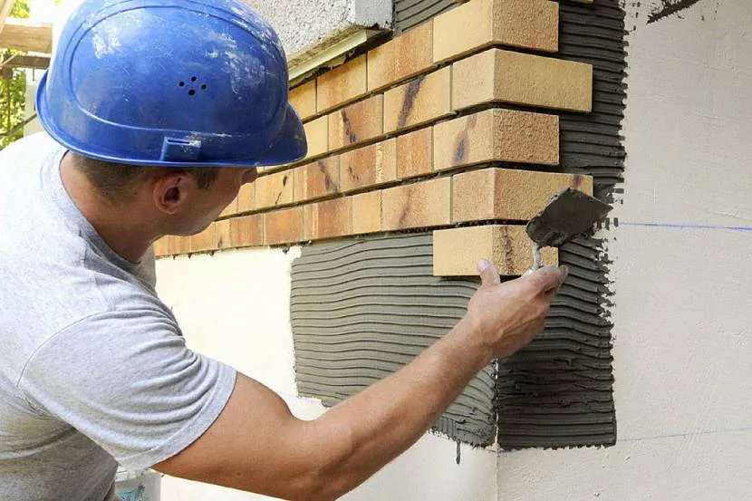 Układanie narożnika płytki klinkierowej