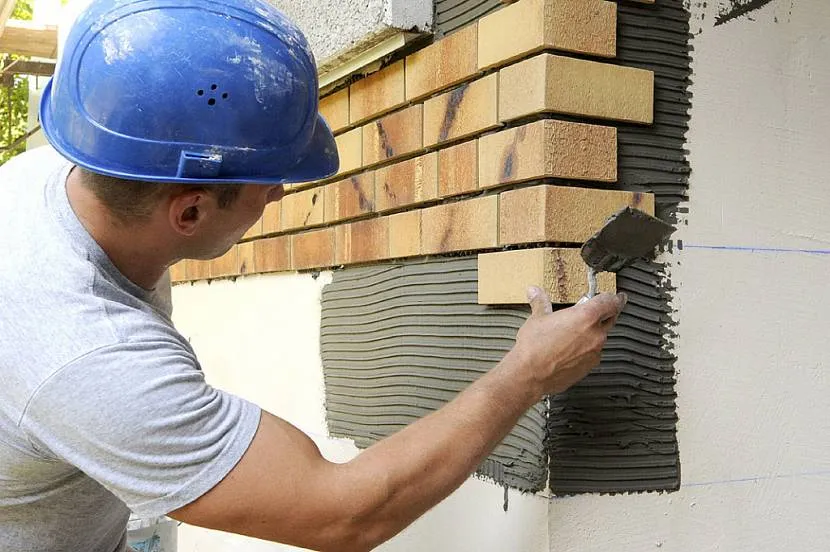 Element narożny z kamienia klinkierowego w postaci cegieł