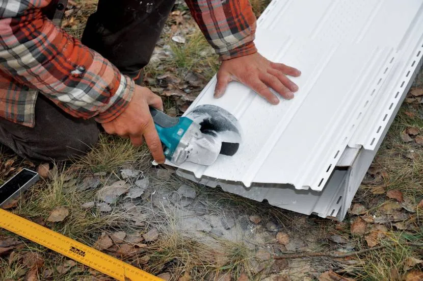 Cięcie sidingu plastikowego szlifierką