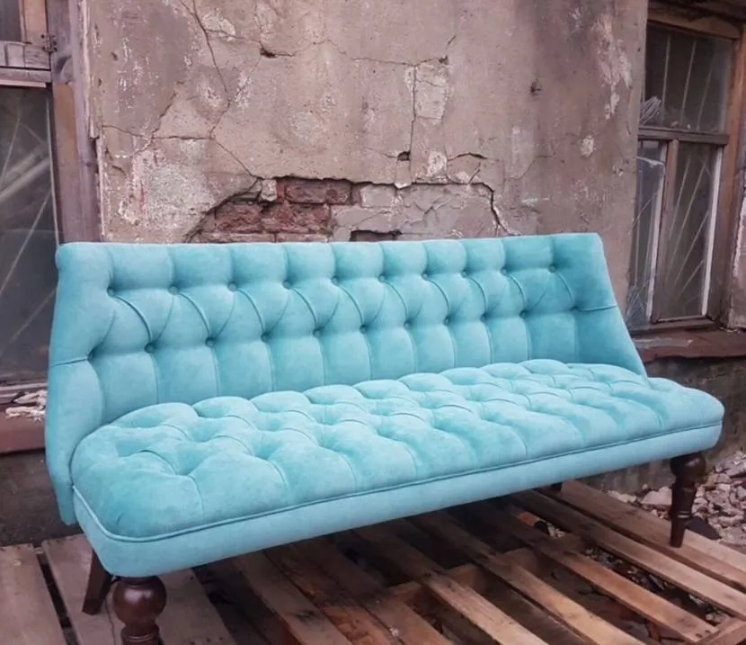 Велюровий диван з ромбоподібною стяжкою