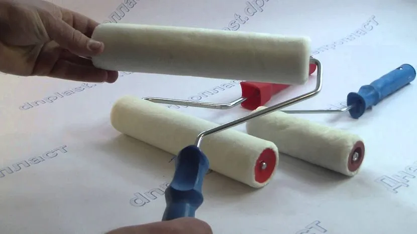 Інструменти для нанесення фарби на структурні вінілові шпалери