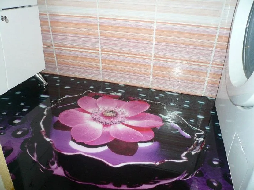 Для ванних кімнат часто застосовують заливку підлоги з тематичними малюнками: дельфіни, морські зірки, піщаний берег або лотоси