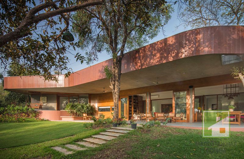 Wiejski dom z przestronnym tarasem w indyjskim Ahmedabadzie: nowość od pracowni architektonicznej Modo Designs
