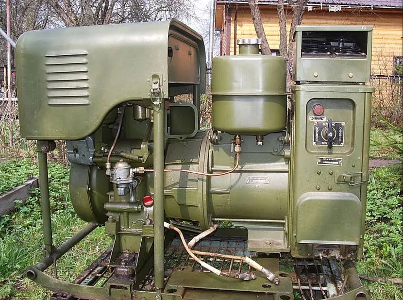 Radziecki generator benzynowy AB 2 T 230 m1 dla wojska