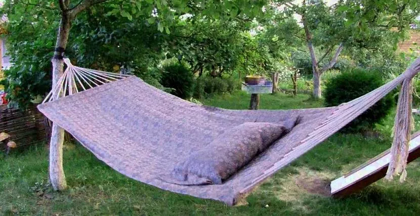 Підвісний гамак - це класична модель, що дійшла до нас з минулого, коштує недорого