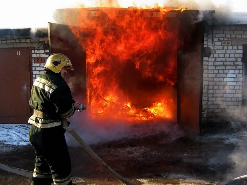 Wynik nieostrożnego obchodzenia się z benzyną lakową