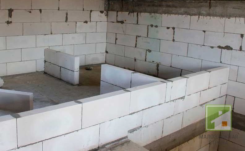Ścianki działowe z bloczków z betonu komórkowego, cechy doboru materiału i instalacji