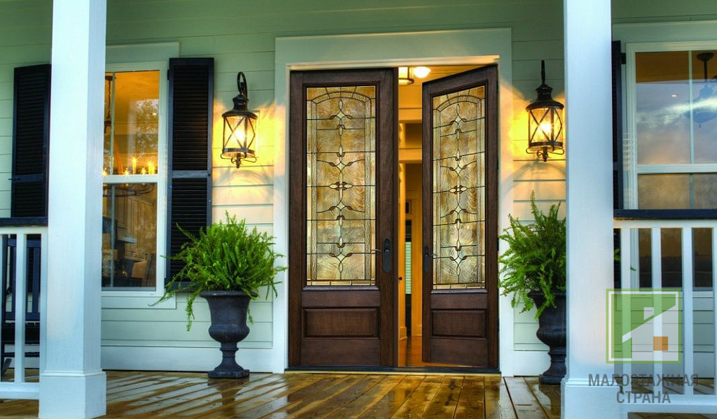 Вибір дверей у приватний будинок: матеріали, деталі конструкції та дизайн