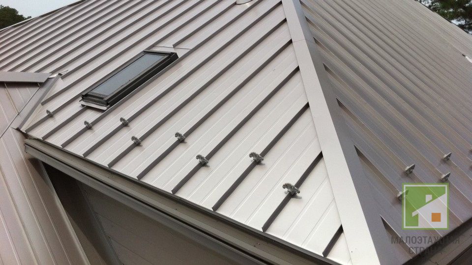 Rodzaje metalowych pokryć dachowych - materiały i ich cechy, przykłady na zdjęciu