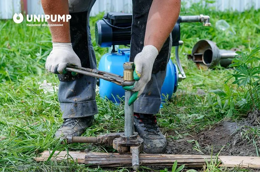 Proces instalacji studni „igły”