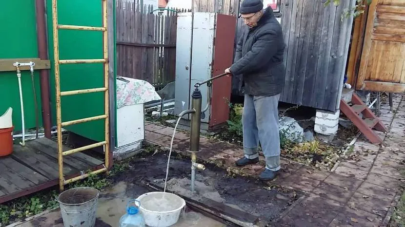 Jeśli sąsiedzi używają studni abisyńskiej, możesz zapytać, jaka jest głęboka