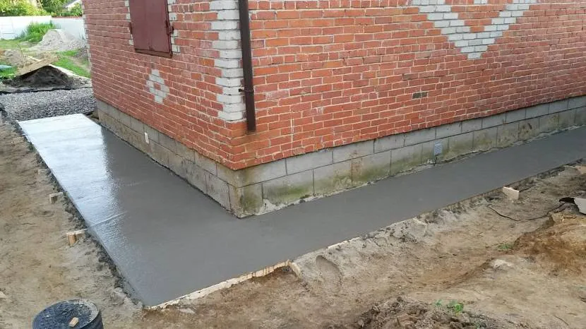 Betonowa podstawa pod płyty chodnikowe