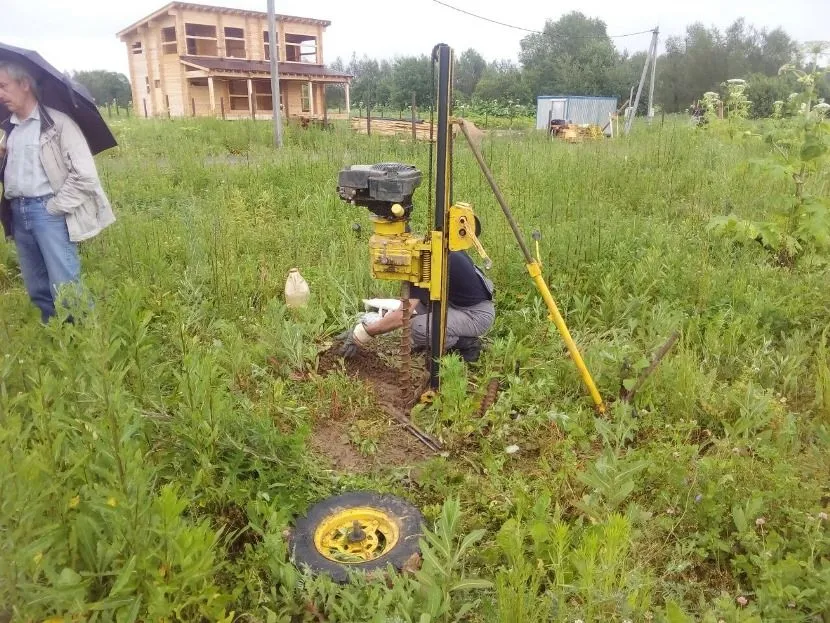 Перевірка рівня залягання ґрунтових вод методом буріння