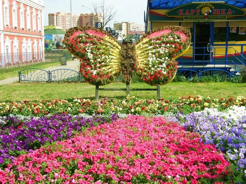 Motyl wykonany ręcznie przez doświadczonego spawacza