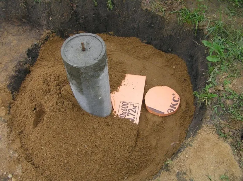 Fundament z rury azbestowo-cementowej ze wzmocnieniem jako łącznik