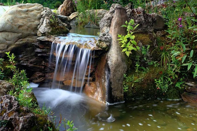 Міні-водоспади відтворюють зовнішній вигляд справжнього водоспаду у мініатюрі