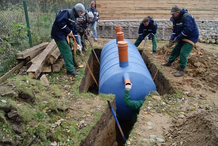 Instalacja szamba na terenie wiejskiego domu