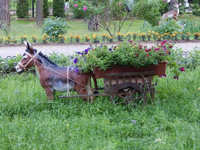 Ослик у саду як символ цілеспрямованості