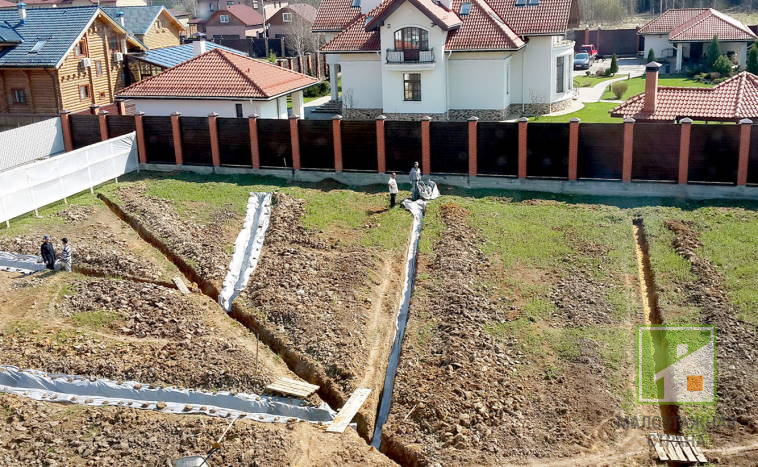 Rów odwadniający - środek na nadmiar wilgoci w letnim domku