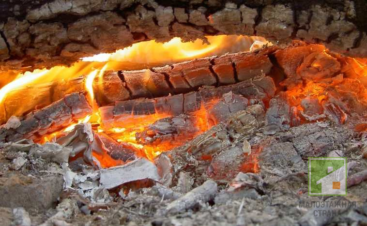 Від чого залежить температура горіння для дров.