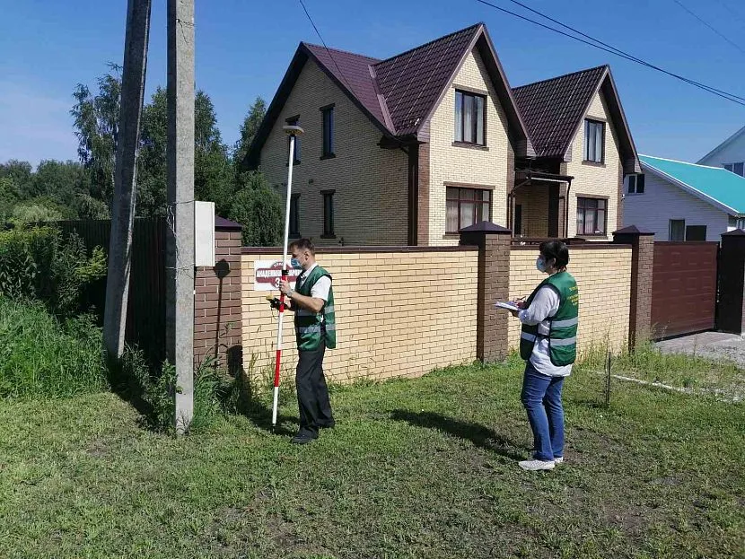 Виявлення незаконно виконаної споруди на земельній ділянці