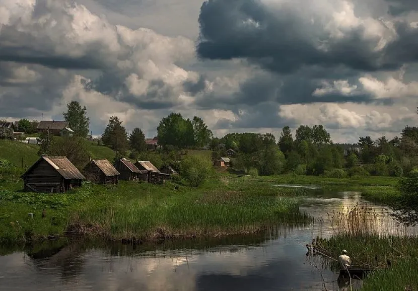 Село біля річки