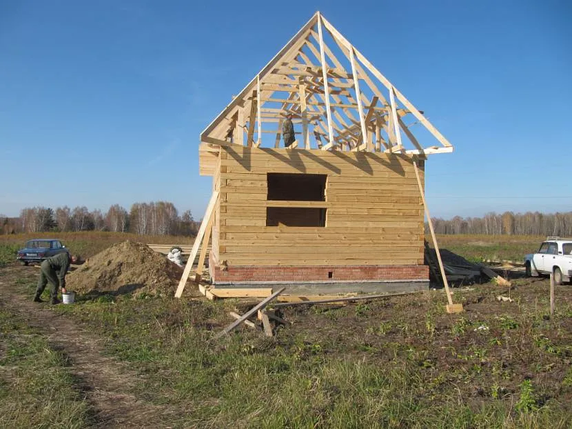 Самовільне будівництво на ділянці і що з нею робити