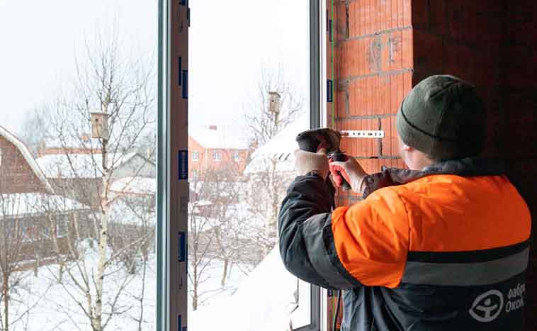 Чи можна ставити вікна взимку – плюси, мінуси, проблеми та технологія зимового монтажу