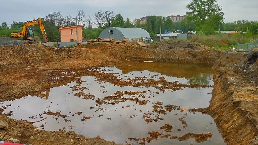 Ґрунтові води на мерзлих ґрунтах виявляються при відтаванні