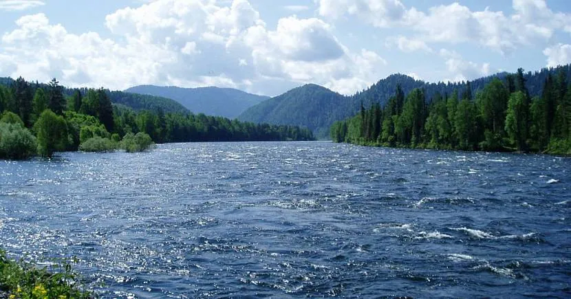 Obszary objęte wodami naturalnymi i z zainstalowanymi budowlami hydrotechnicznymi nie są podzielone na odcinki