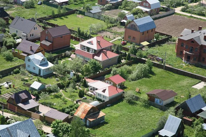 Znalezienie działki w Rosji nie stanowi problemu, ale aby znaleźć ją w dogodnym miejscu i taniej, trzeba jej poszukać