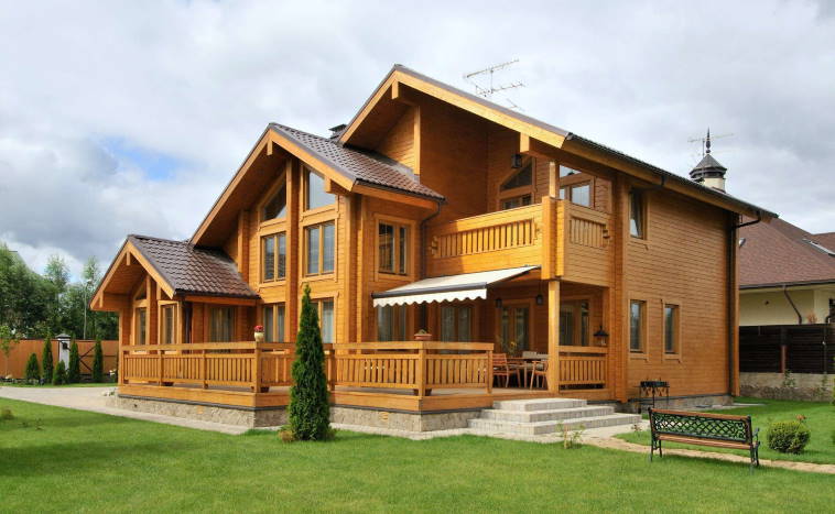 Красиві дерев'яні будинки: як матеріал визначає зовнішній вигляд